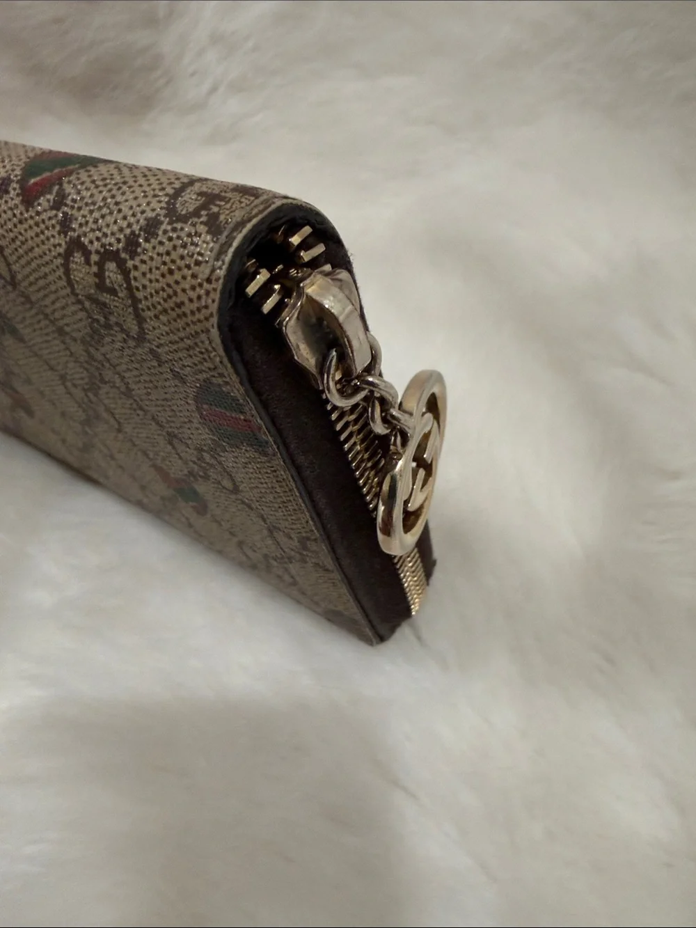Gucci Beige GG Monogram Zip Wallet with Red & Green Hearts GG pull Authentic!
